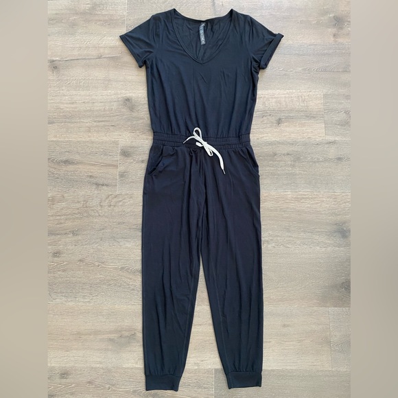 Vuori Pants - Vuori Black All Day Short Sleeve Romper Jumpsuit With Ruched Tie Waist